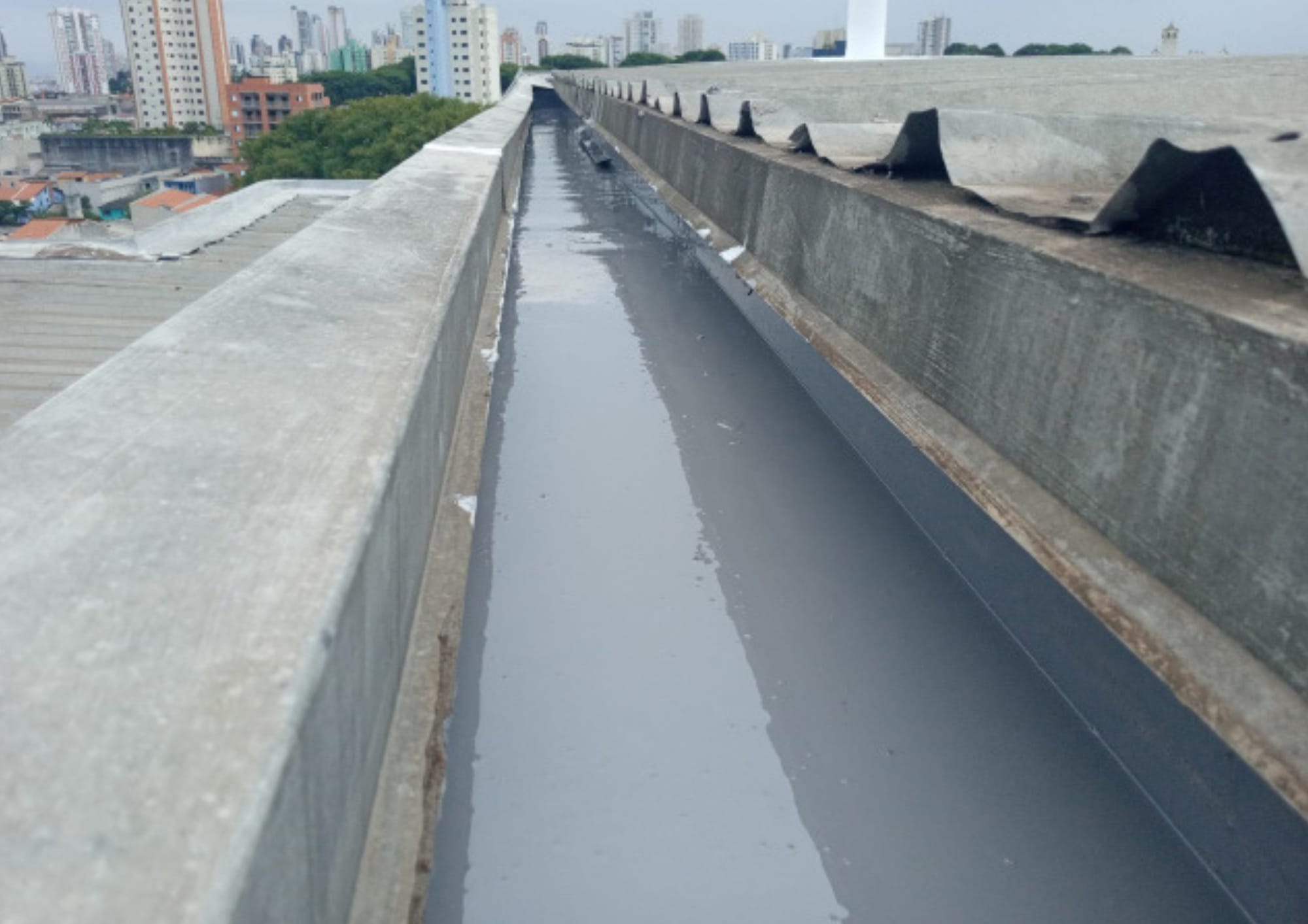 Impermeabilização das calhas com Ureflex Calhas