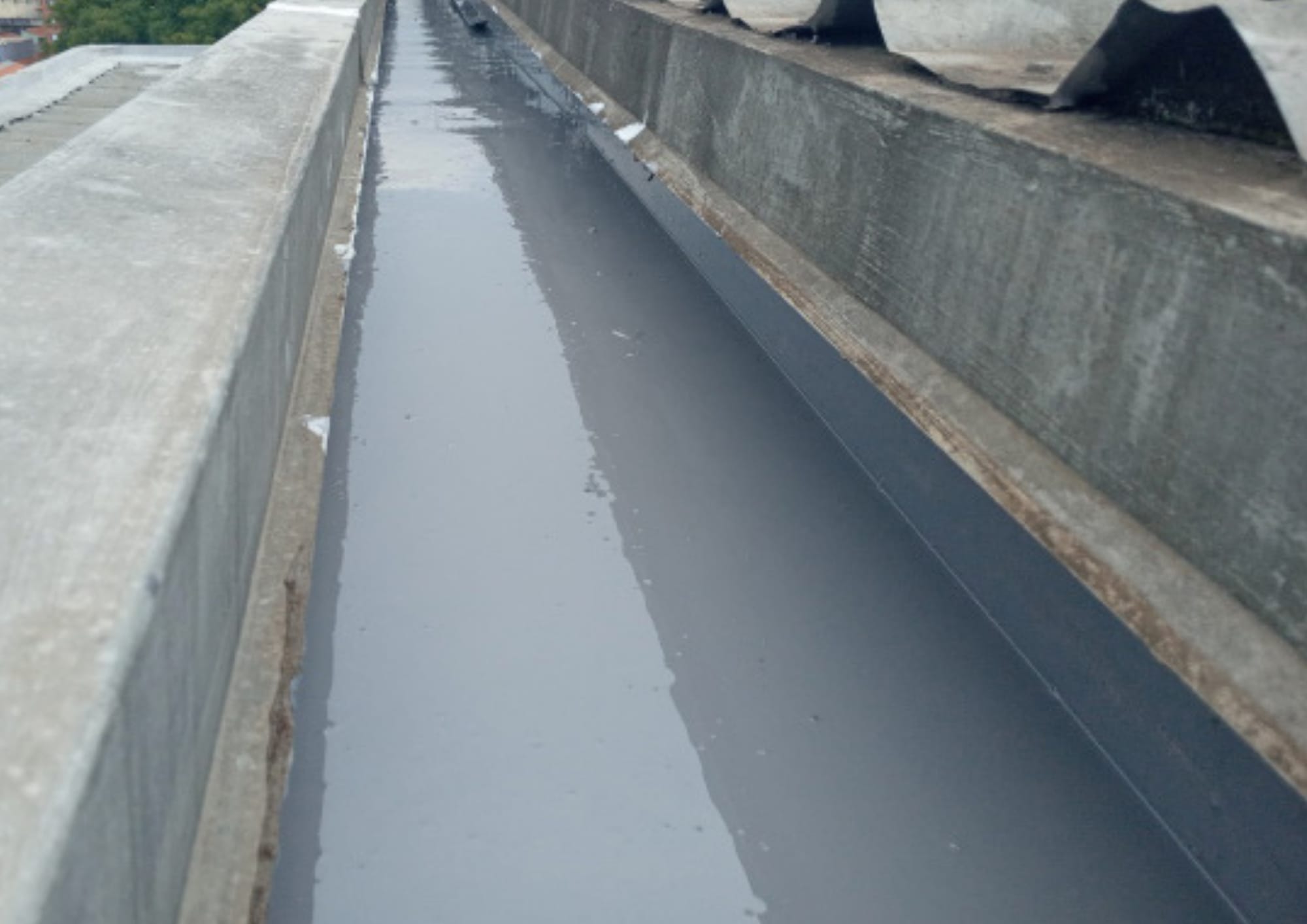 Impermeabilização das calhas com Ureflex Calhas