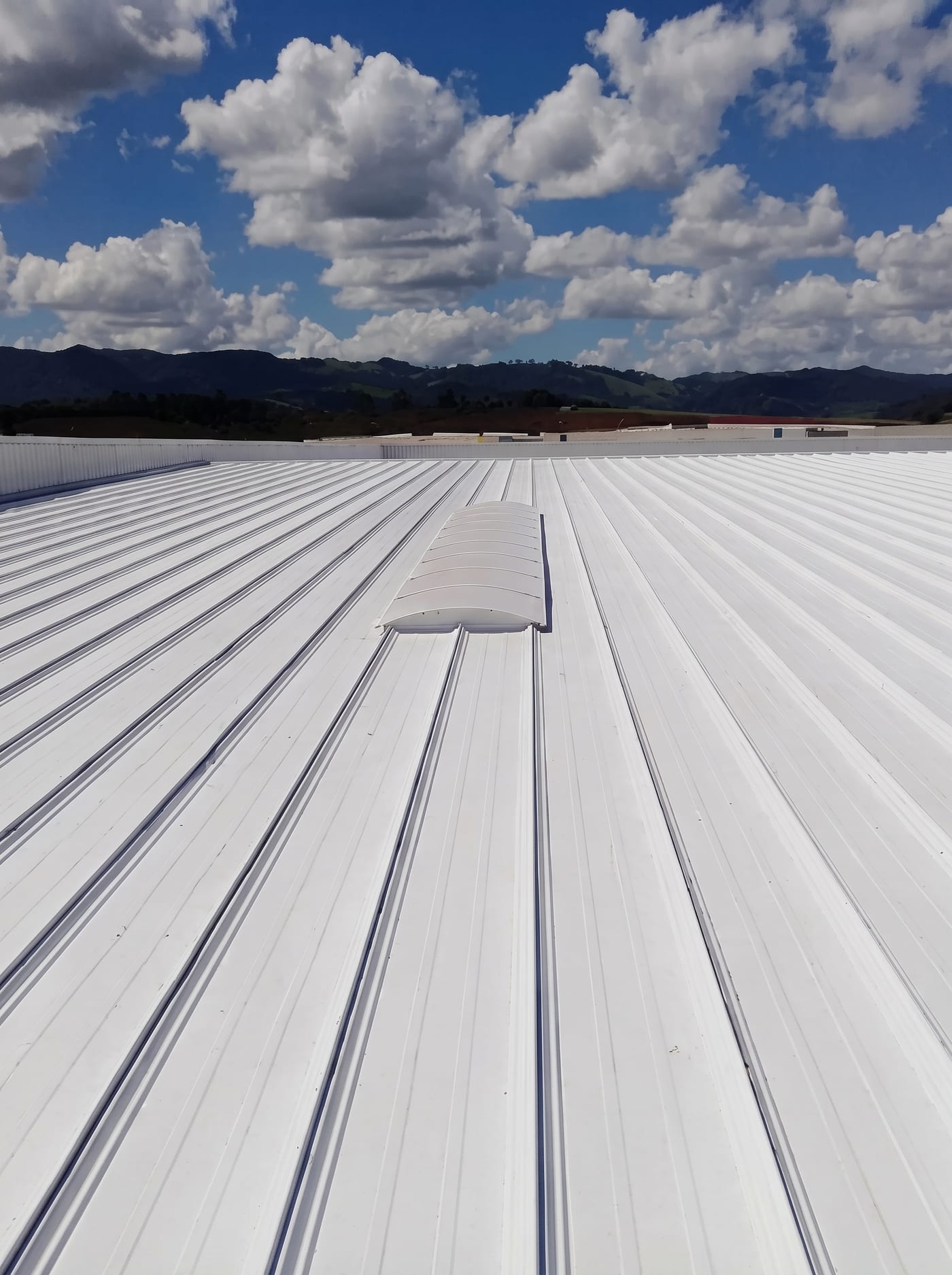 Aplicação do MK Therm em telhado industrial