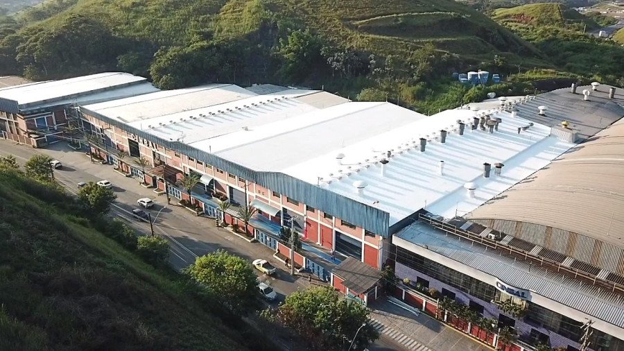 Cobertura industrial com revestimento térmico MK Therm aplicado