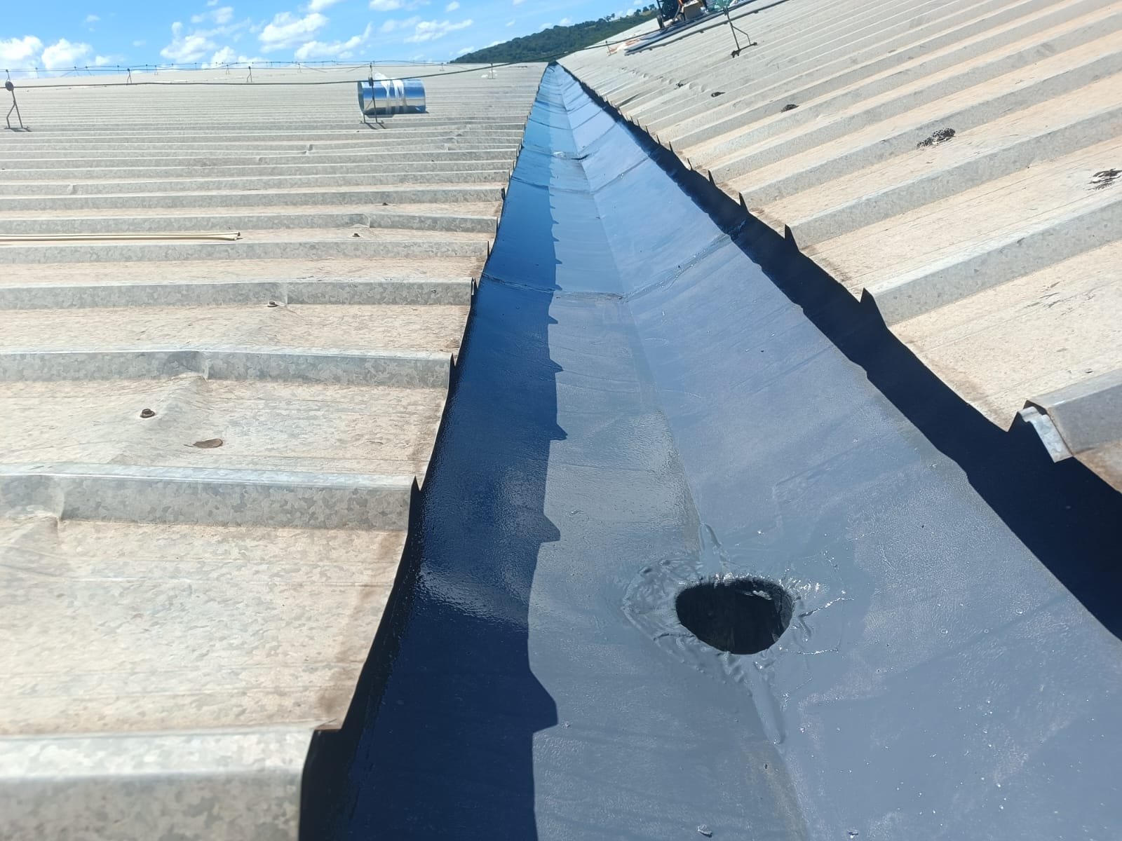 Aplicação do Ureflex Calhas em calha de grande extensão